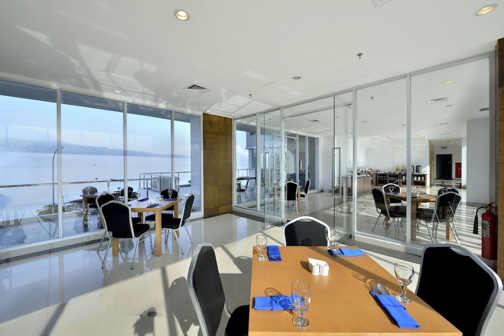 Whiz Prime Hotel Megamas Manado 24/42