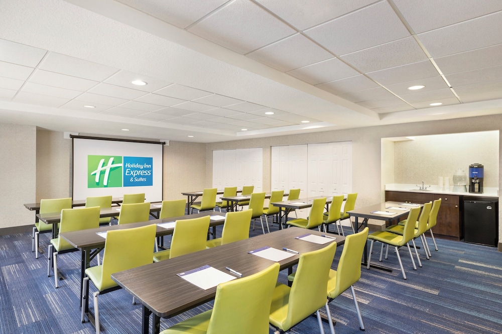 Holiday Inn Express Hotel & Suites Sarasota East - I-75 59/67