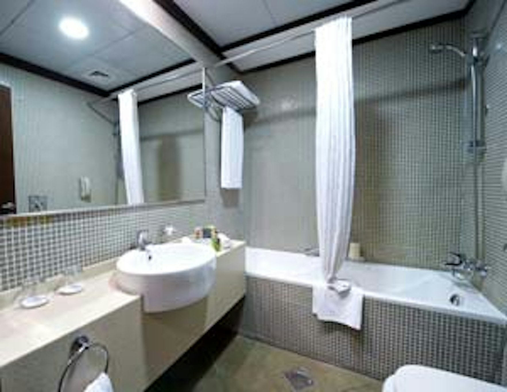 TIME Oak Hotel and Suites 7/7