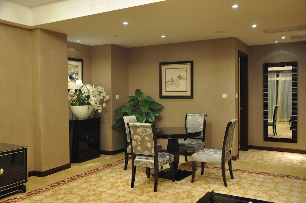 Country Garden Phoenix Hotel Changshou 45/54