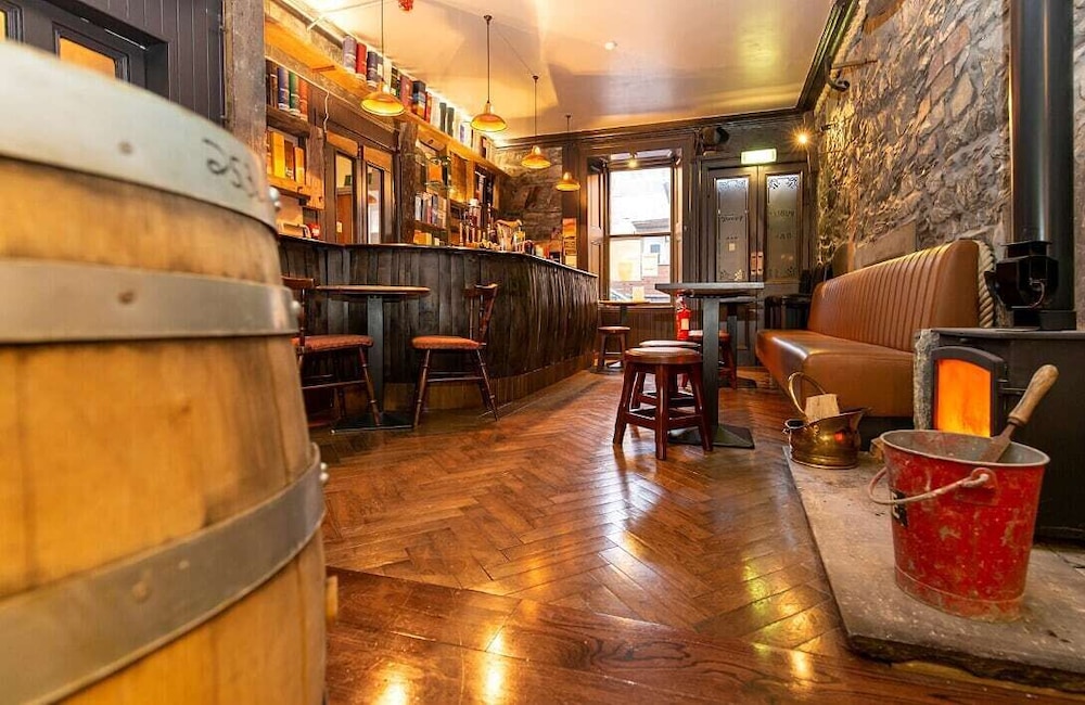 Whisky Vaults Hotel 32/50