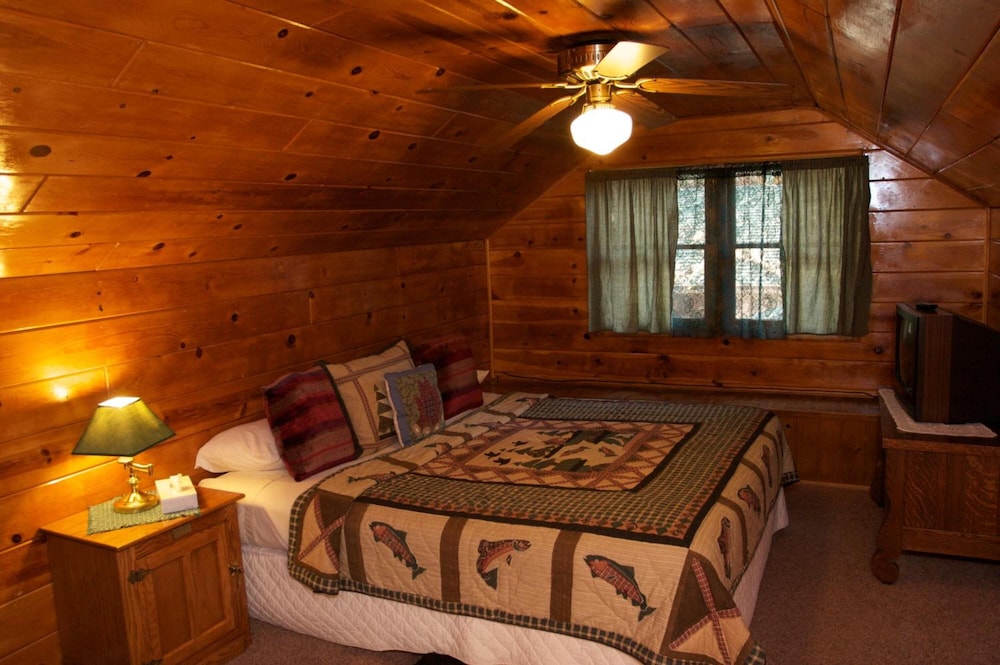 Sleepy Forest Cottages 37/65