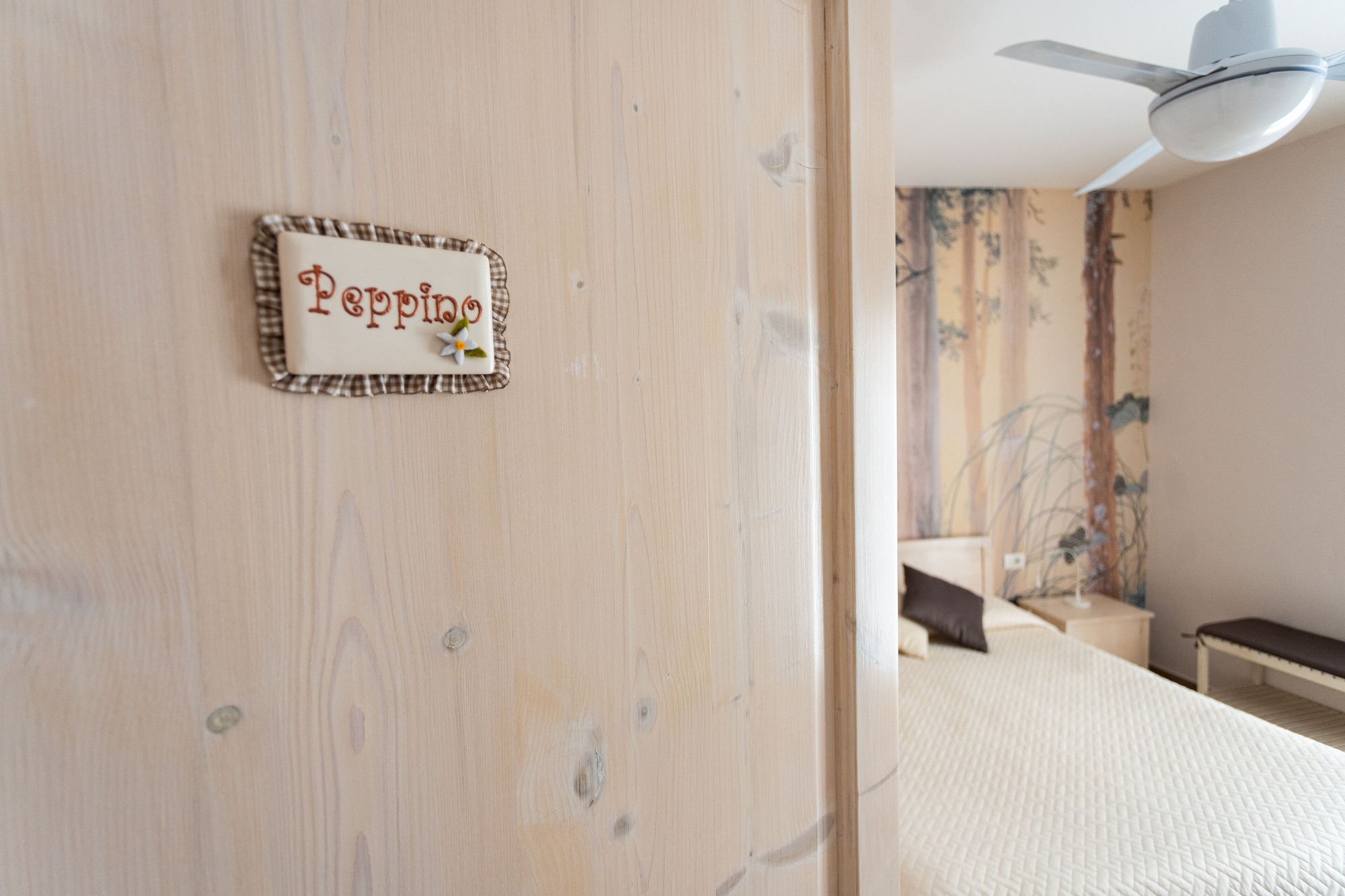 Comfort, King Bed, Valley View