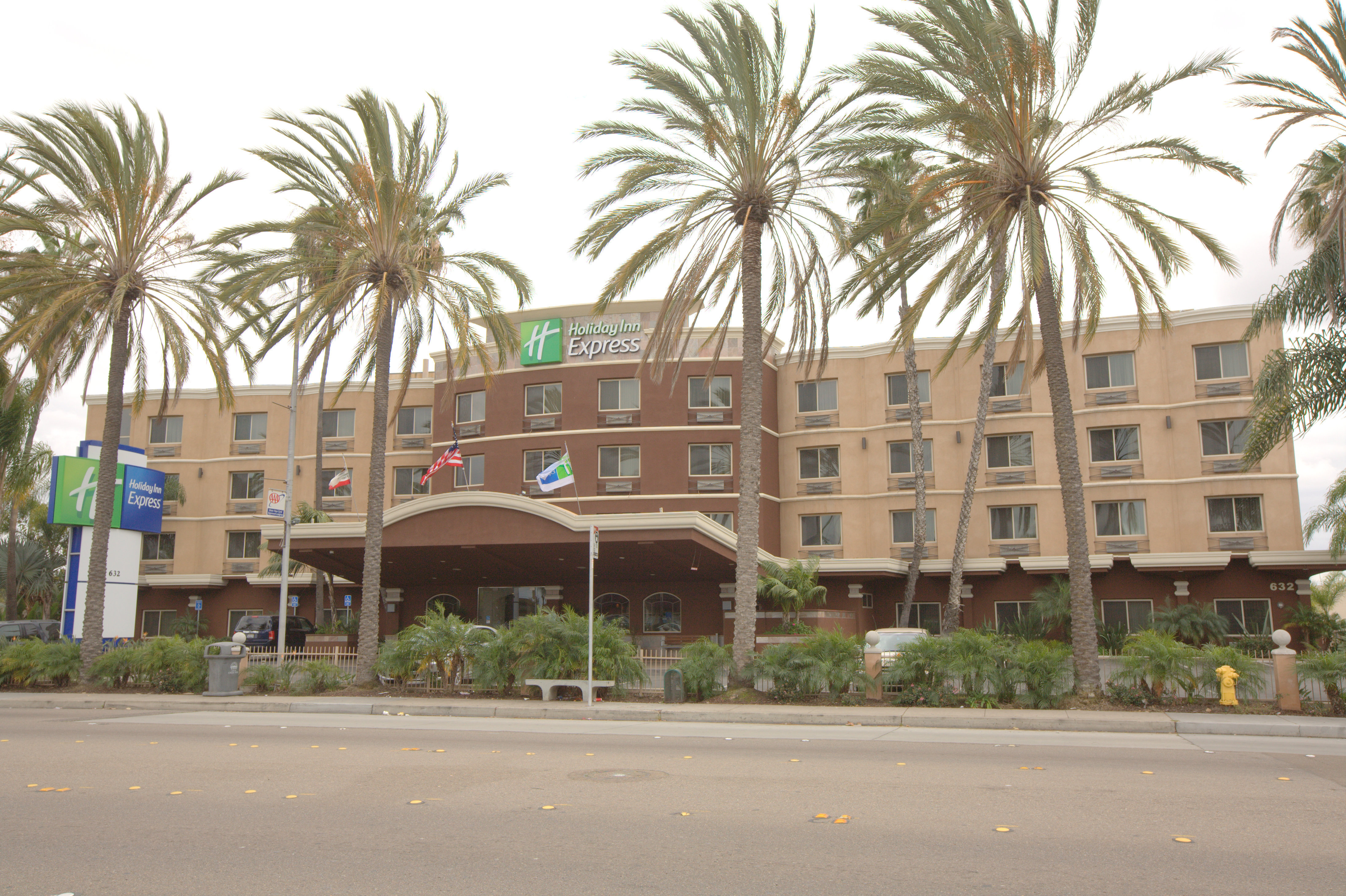 HOLIDAY INN EXPRESS SAN DIEGO SOUTH - CHULA VISTA in CHULA VISTA - CA