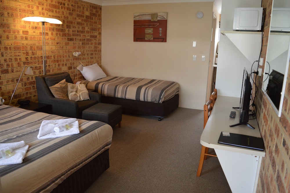 Golden Beach Motor Inn 36/45