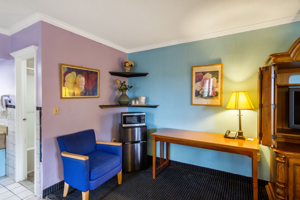 Red Carpet Inn Norwalk CT 33/45