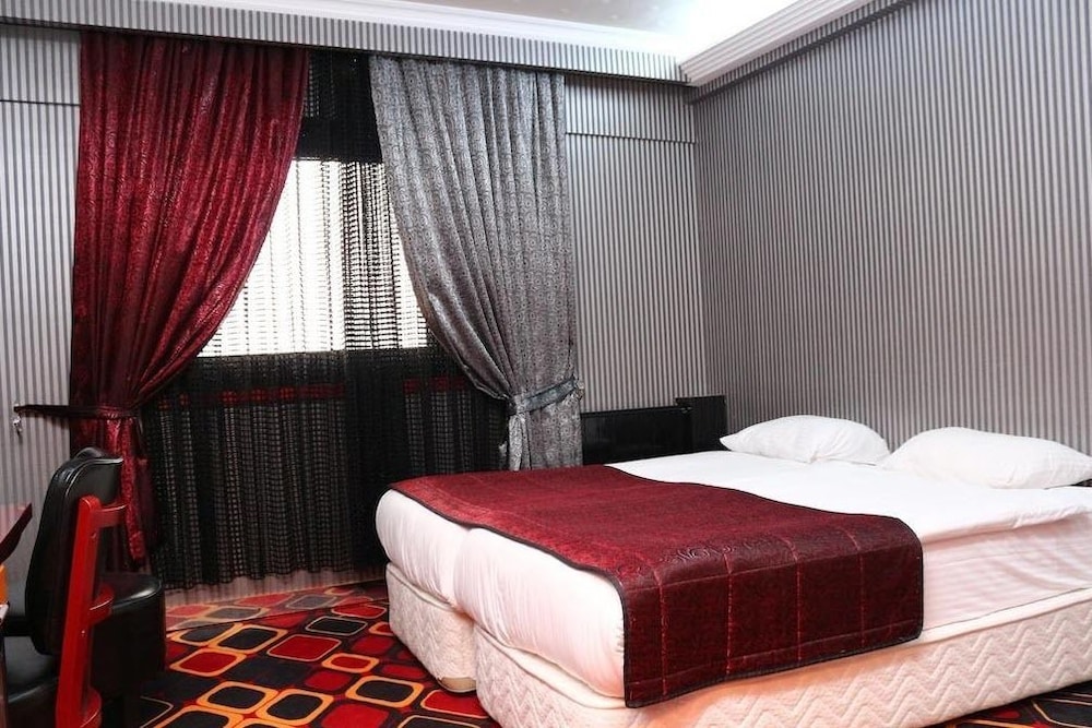 Murat Otel 4/28