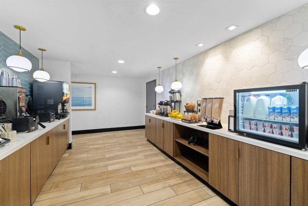 La Quinta Inn & Suites by Wyndham Santa Cruz 8/47