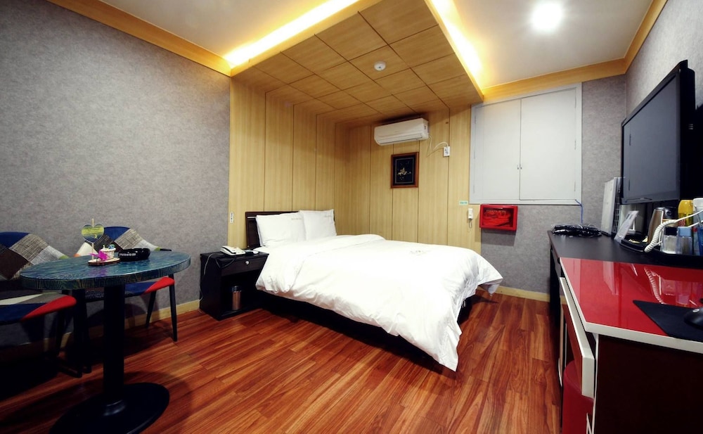 Sky Motel 14/31