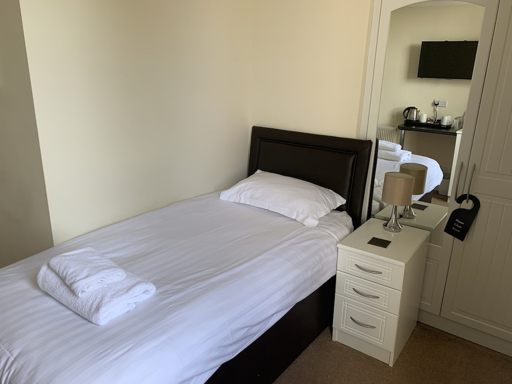 The Lawns Guest House 16/41