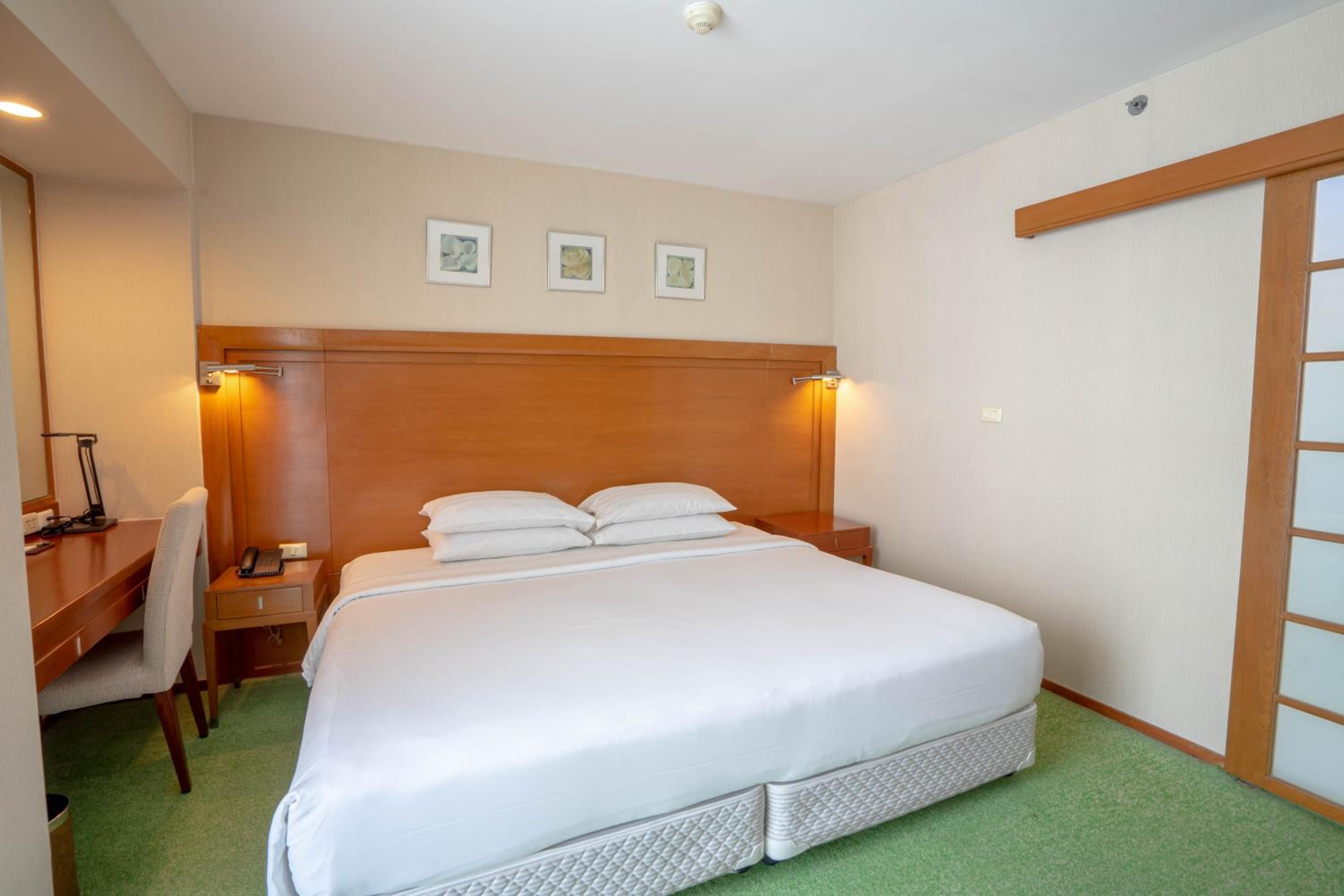 Room, Twin Beds, Balcony