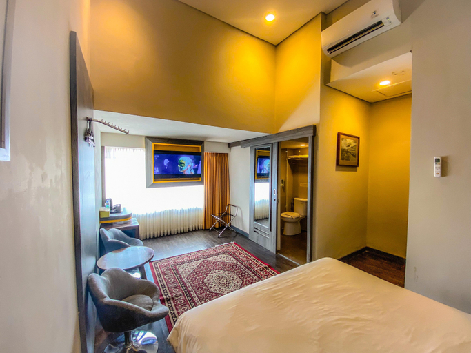 Executive, Queen Bed
