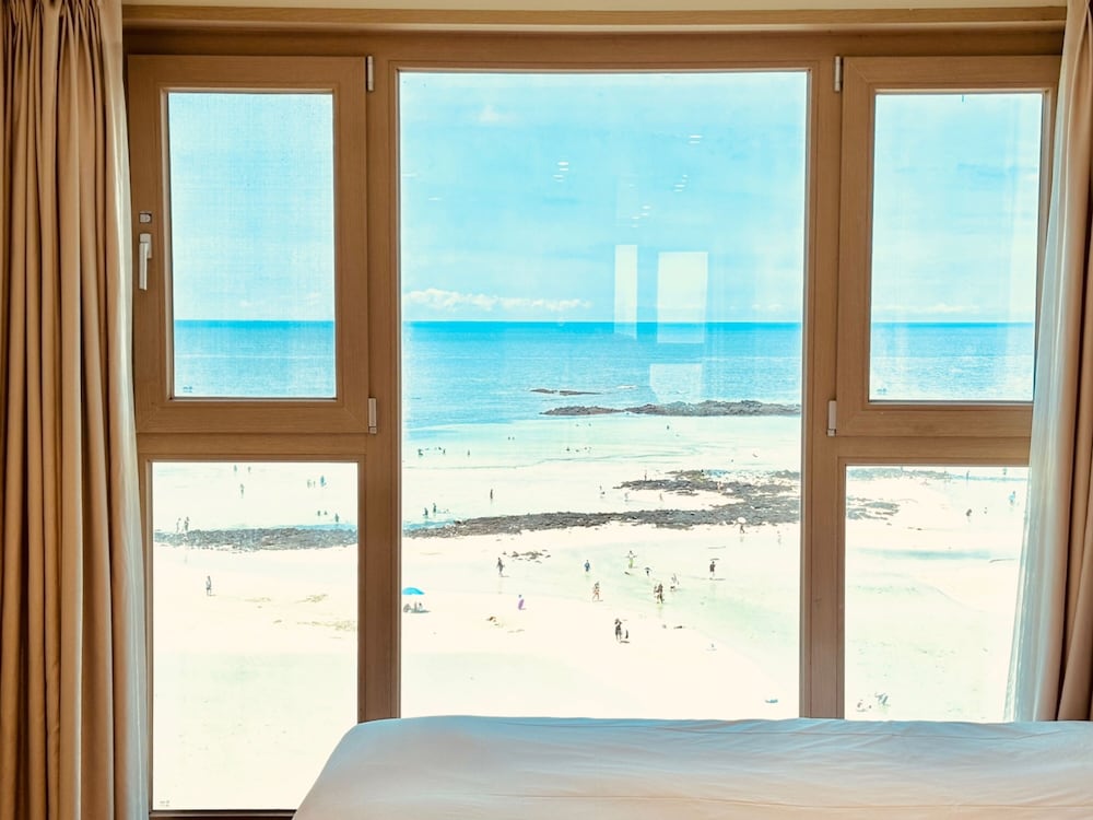 Ebenezer Hotel 24/46