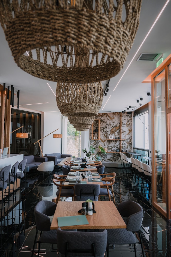 Agamemnon Hotel 43/67