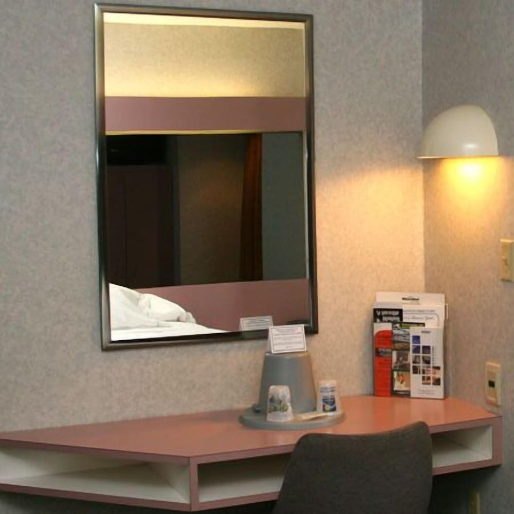CenterWay Hotel Buffalo North Near University 15/24