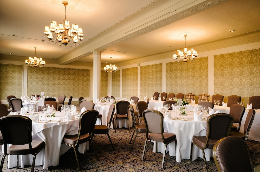 Macdonald Forest Hills Hotel & Spa 57/67