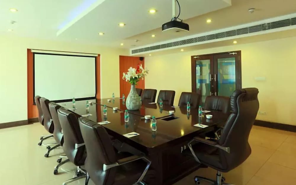 OYO 16804 Hotel Abhimaani Vasathi 14/16
