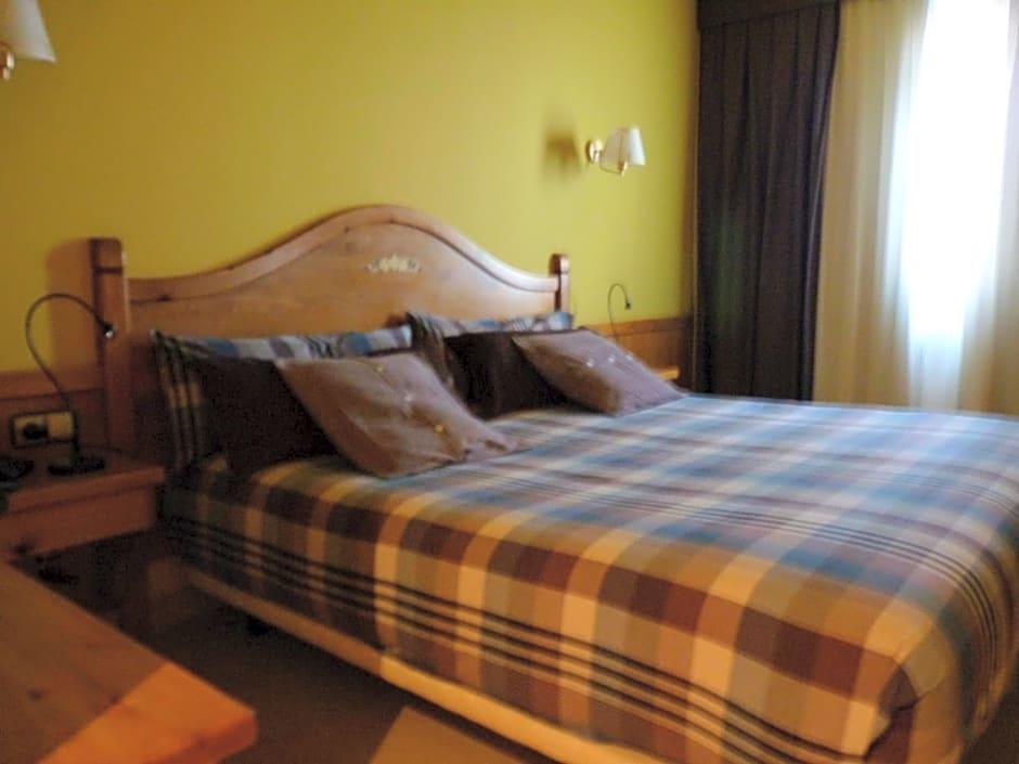 Petit Hotel 10/41