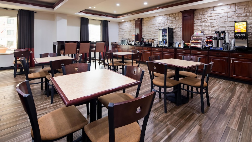 Best Western Granbury Inn & Suites 33/36