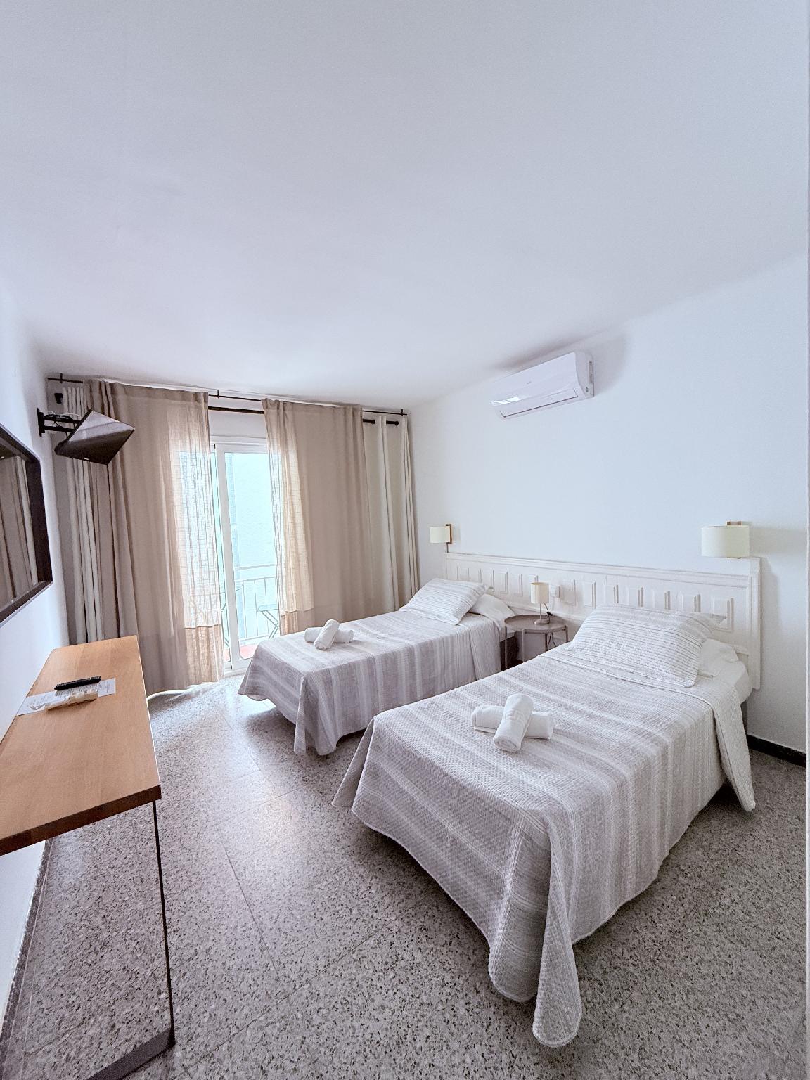 Inner, Standard, Double Bed
