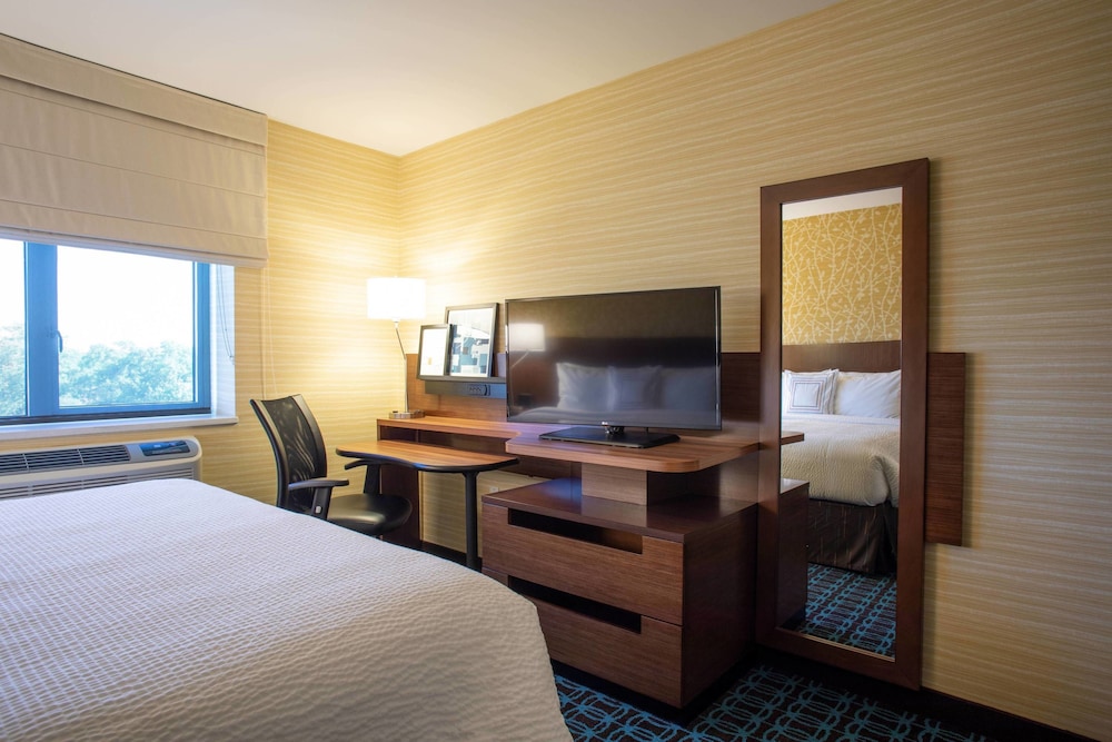 Fairfield Inn Suites New York Queens Fresh Meadows 12/43
