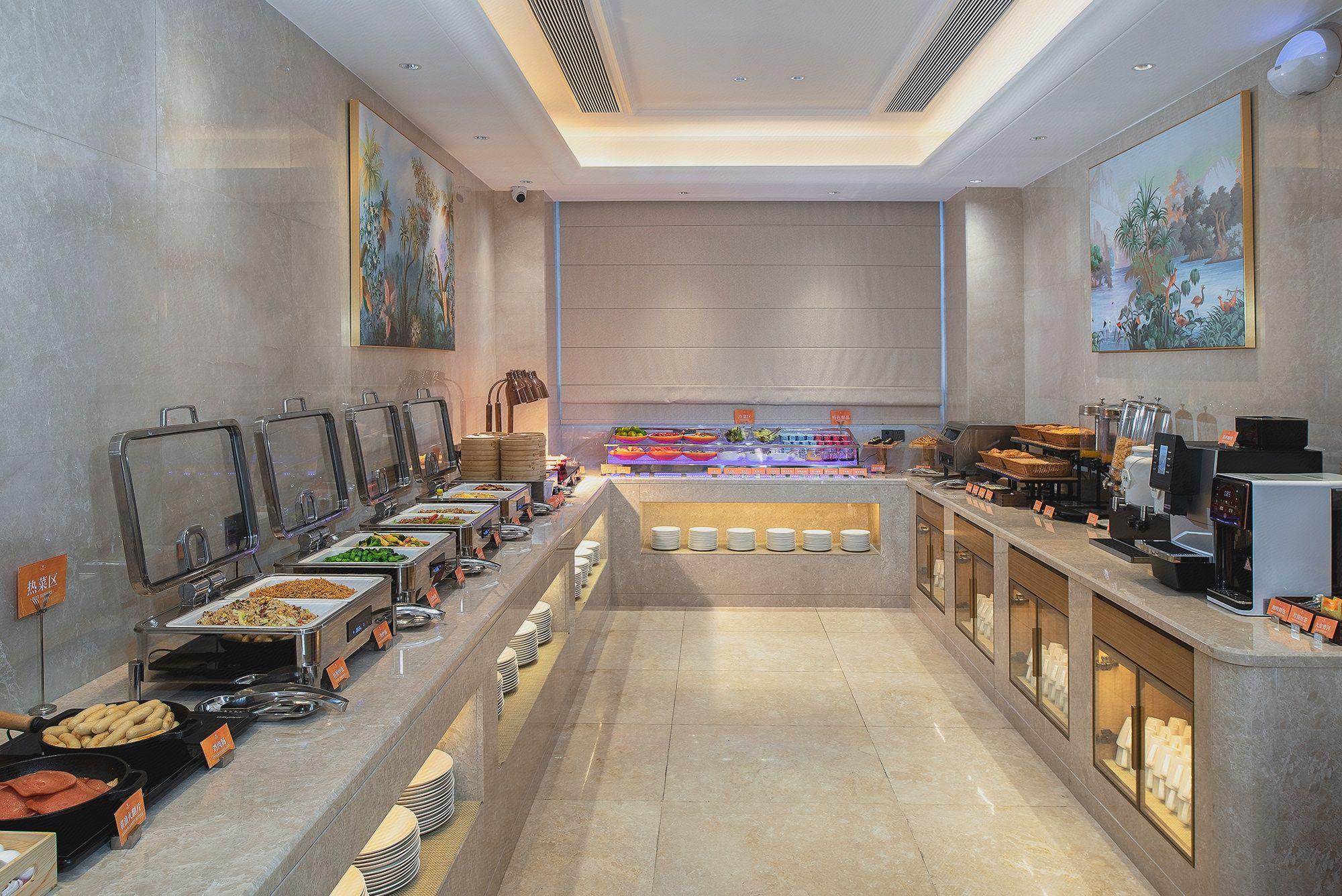 Vienna Hotel (Shenzhen Aiguo Road) 32/40
