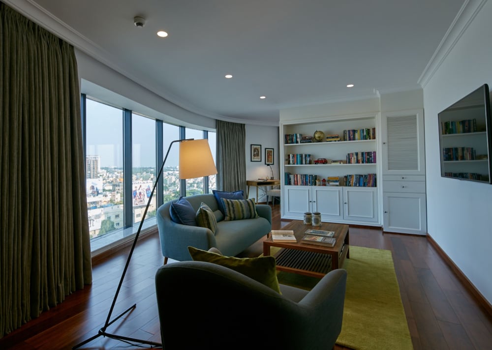 THE WAVERLY HOTEL & RESIDENCES 34/57