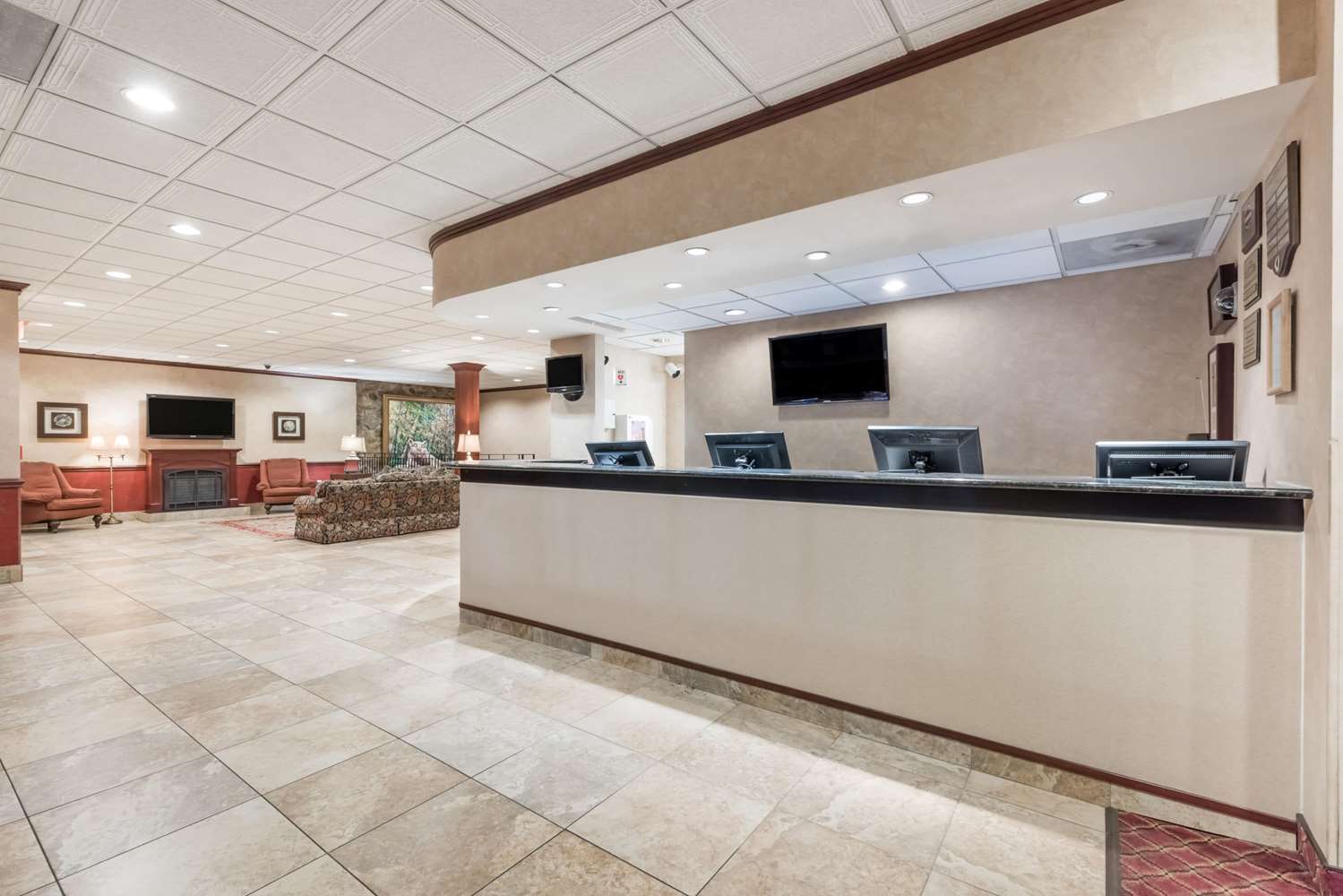 Ramada by Wyndham State College Hotel & Conference Center 5/40