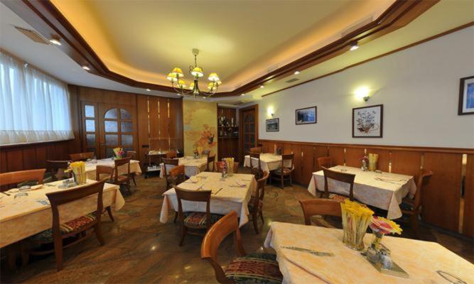 Hotel Vela 40/43