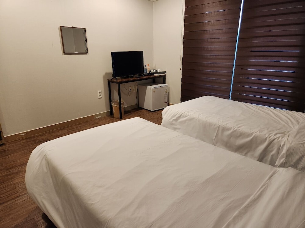 Navis Hotel & Pension 12/41