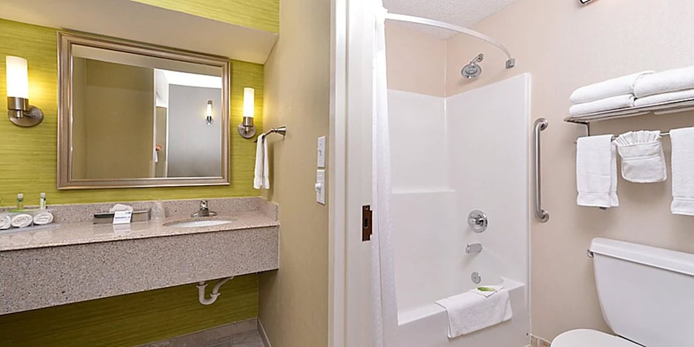 Holiday Inn Express And Suites Indianapolis W Airport Area 18/65
