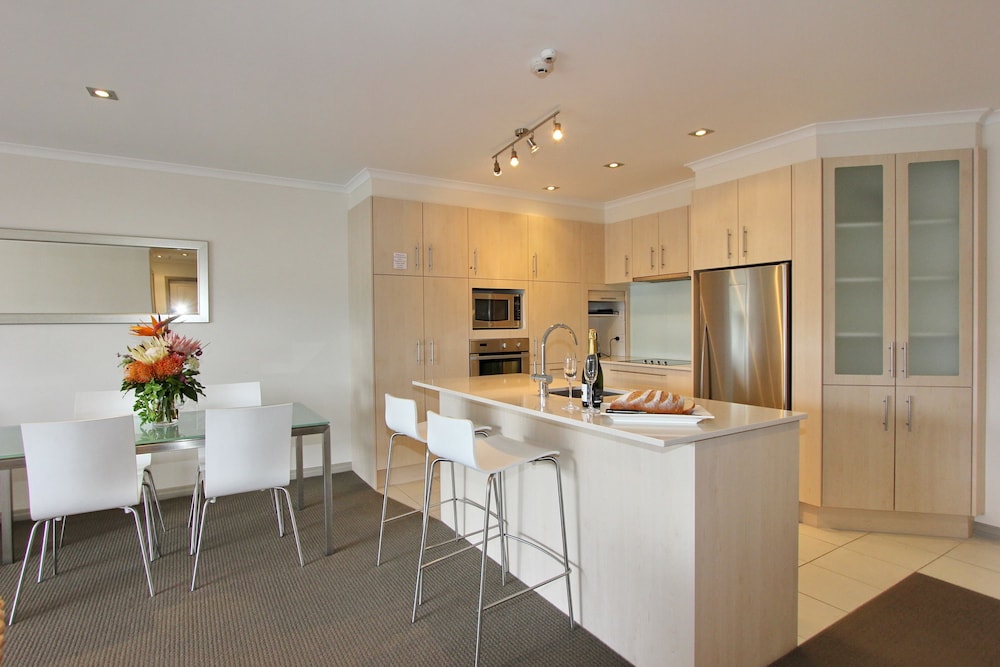 Crowsnest Apartments 4/49