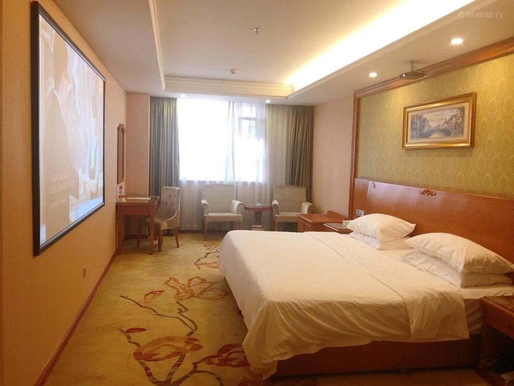 Vienna Hotel (Huizhou Zhongkai Chenjiang Avenue) 9/25