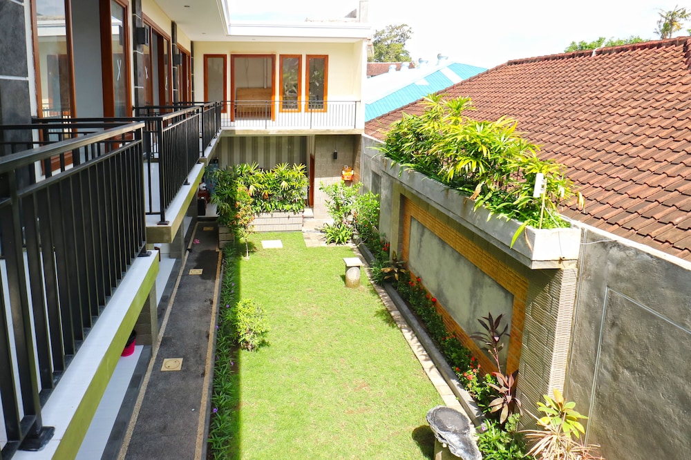 Gempita House 37/41