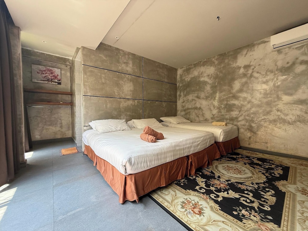 LE LODGE MANSION by Le Lodge 15/25