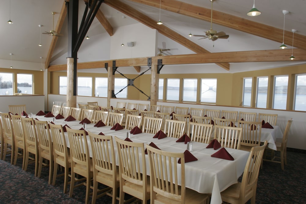 River Lodge And Grill 56/65