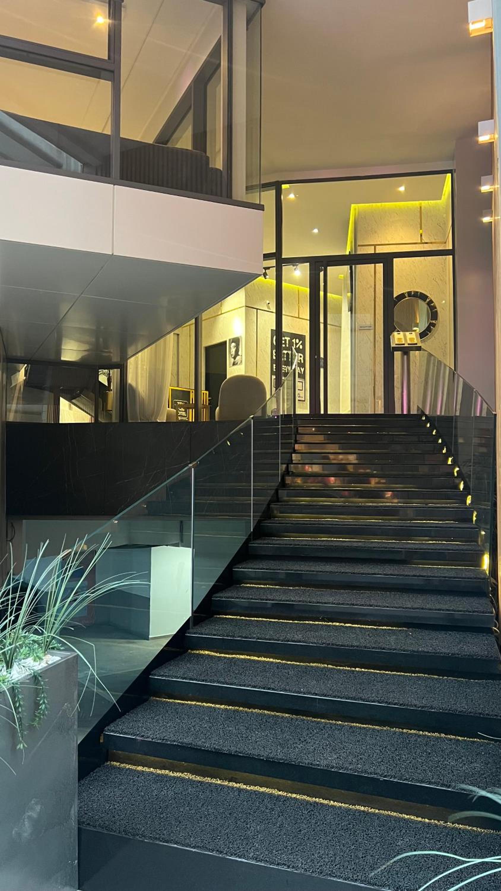 Zen Suites Hotel 43/67
