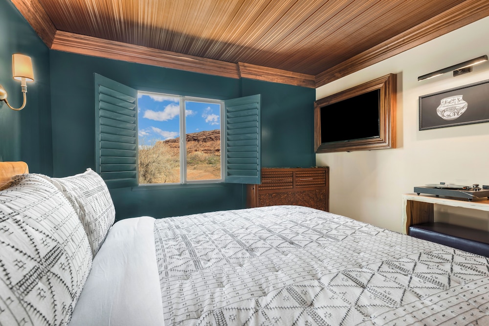 Wolfes Hotel Moab 7/42