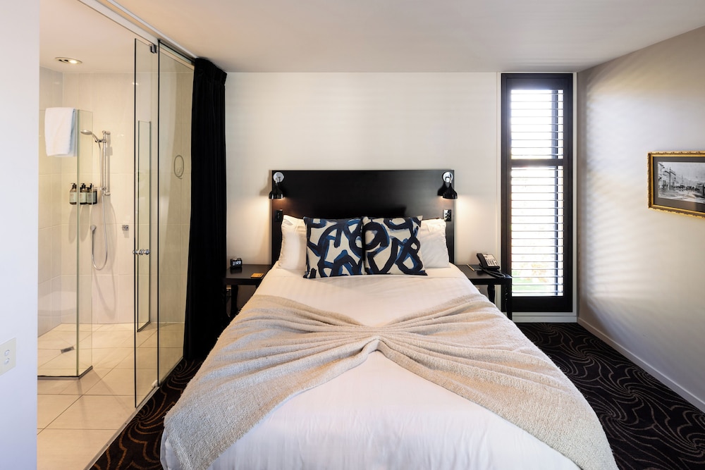 TOWER, SUITE