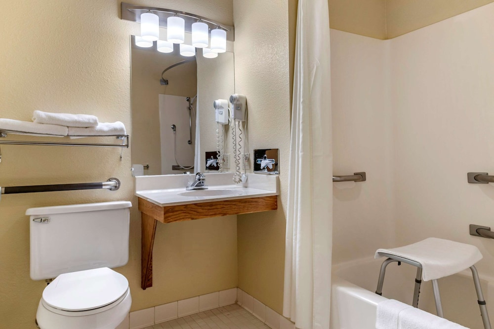Coratel Inn & Suites by Jasper River Falls 59/60