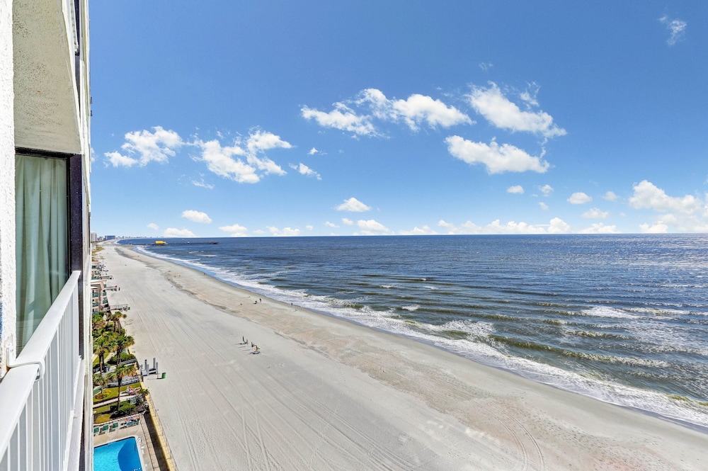 Sands Beach Club 66/69