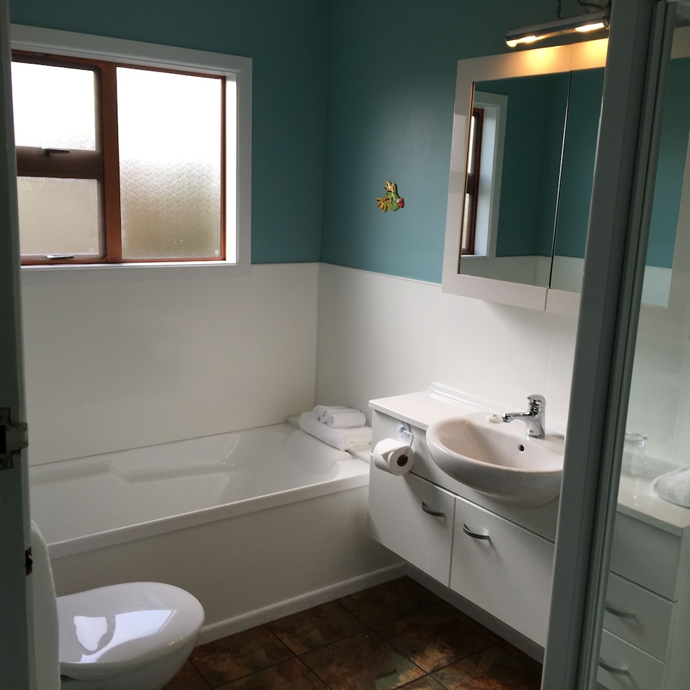 WAITOMO CAVES GUEST LODGE 12/73