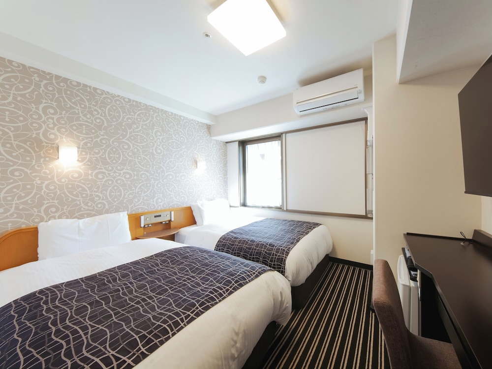 ROOM, TWIN BEDS