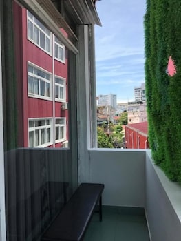 Amy Hostel Hue 5/65