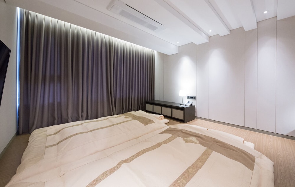 Grandmer Hotel Jeju 33/67