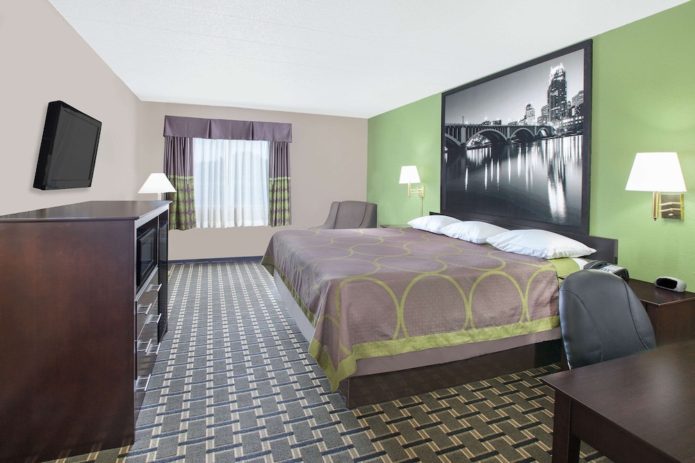 Super 8 By Wyndham Grand Prairie North 10/29