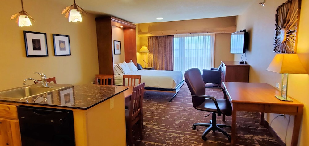 Best Western Premier The Lodge On Lake Detroit 33/35
