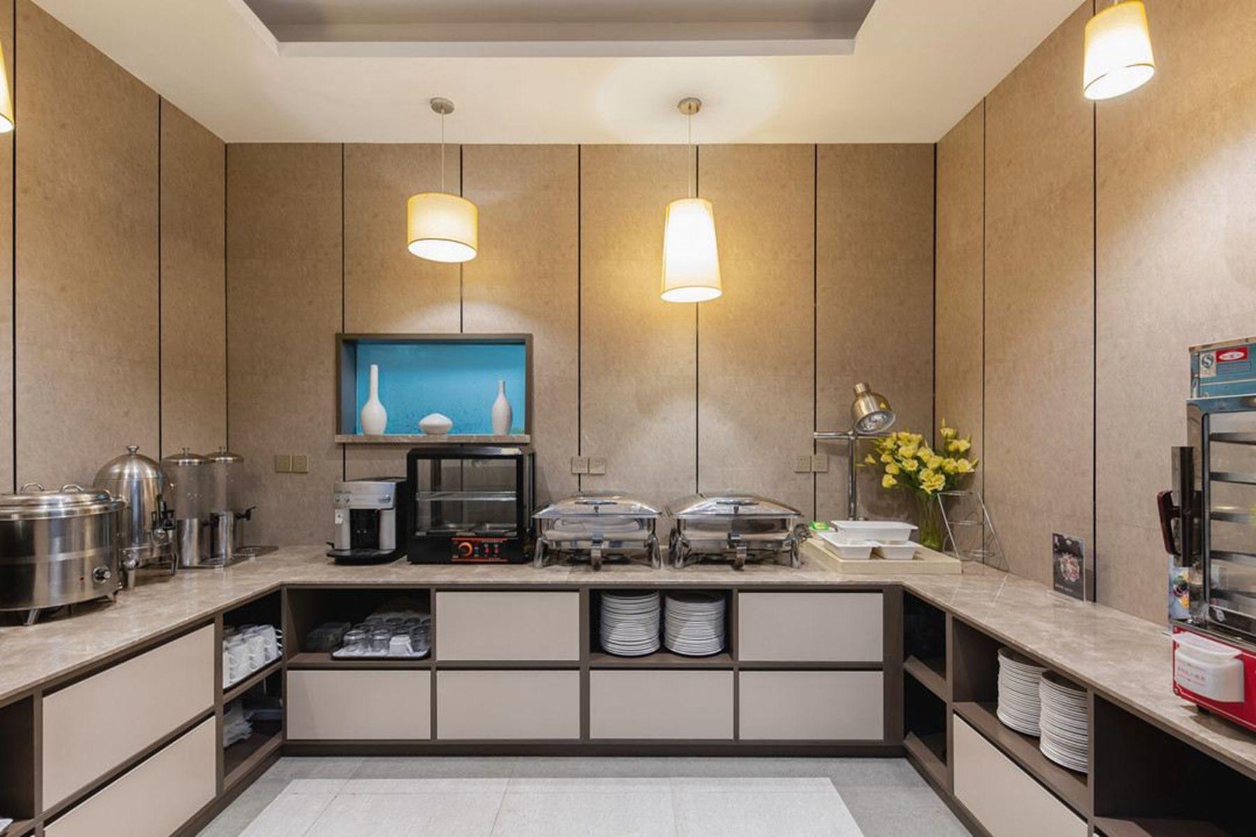Home Inn Plus (Shanghai Hongqiao Road Metro Station) 26/42