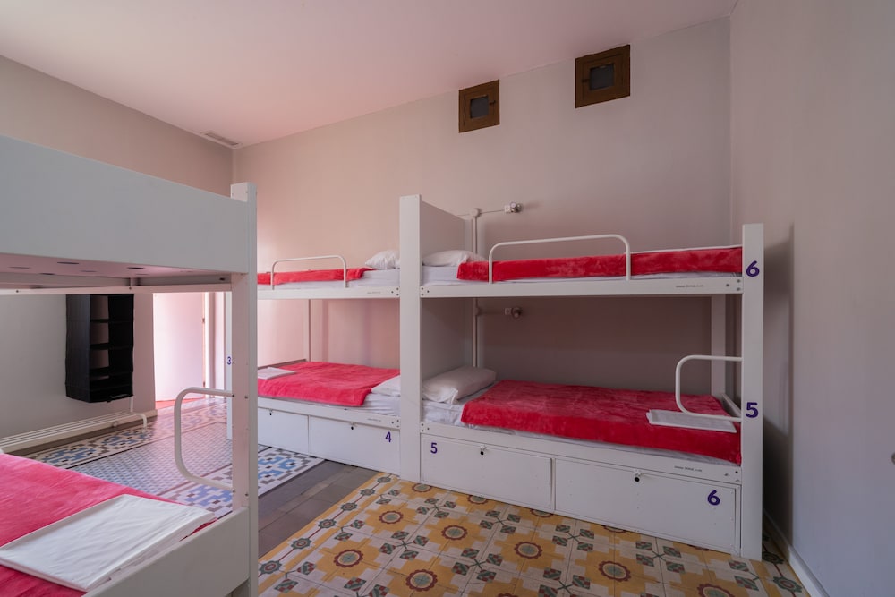 Purple Nest Hostel 25/60