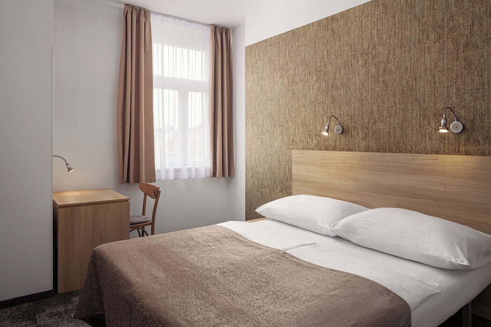 Ambiance Hotel 12/50